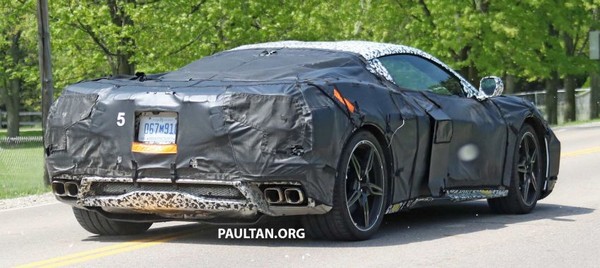 Spied Chevrolet Corvette 2019/2020 angular rear