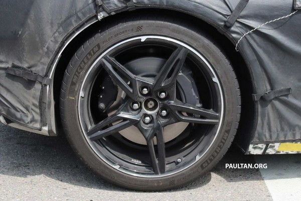 Spied Chevrolet Corvette 2019/2020 tire