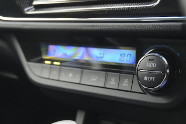 How to use your car air conditioning properly to save fuel?