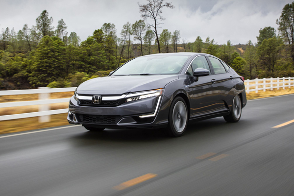 Honda Clarity Plug-In Hybrid 2018 on the road