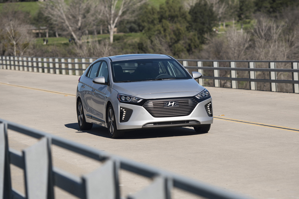 Hyundai Ioniq Plug-In Hybrid 2018 on the road