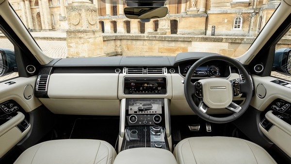 Range Rover P400e PHEV interior