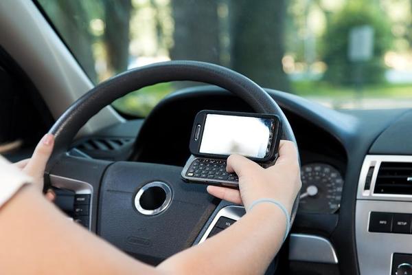 7 Common Road Distractions and How to Avoid It