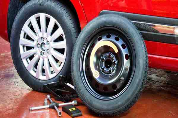 Car wheel and spare tire