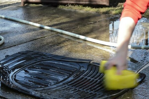 Washing the car mat