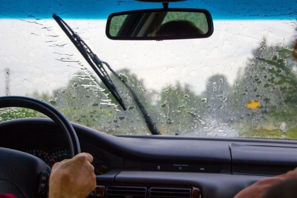 Be cautious about these 10 crucial things before driving in the rain