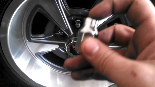 extended thread lug nut