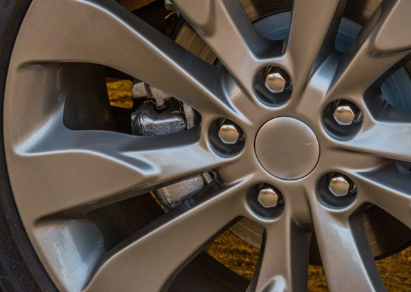 5 different types of lug nuts