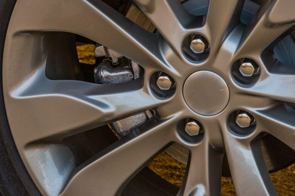 5 different types of lug nuts