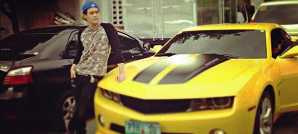 Enrique Gil chevrolet camaro