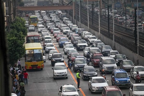 yellow lane on edsa