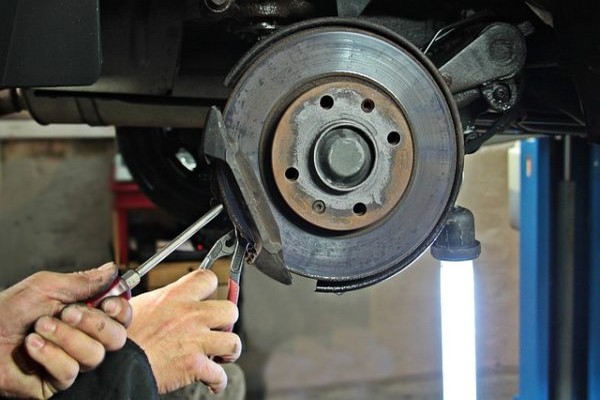repairing car brakes
