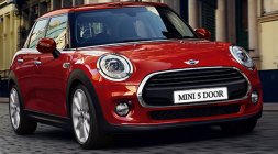 Classic and Contemporary: The Mini One 5-Door 2018 